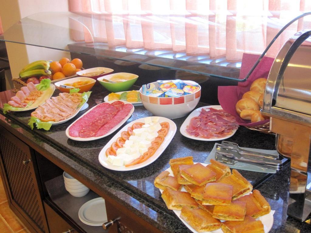 B&B Hotel Vigo Bagian luar foto