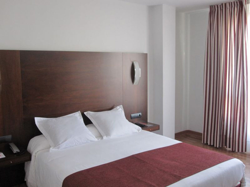 B&B Hotel Vigo Bagian luar foto
